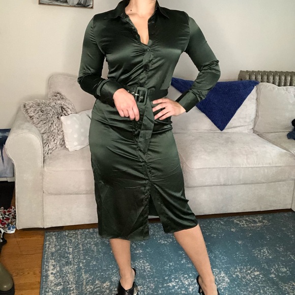 New beautiful button up dress with belt - Picture 2 of 12